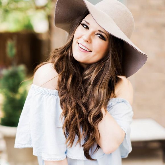 Meet your Posher, Lindsey - Picture 1 of 1